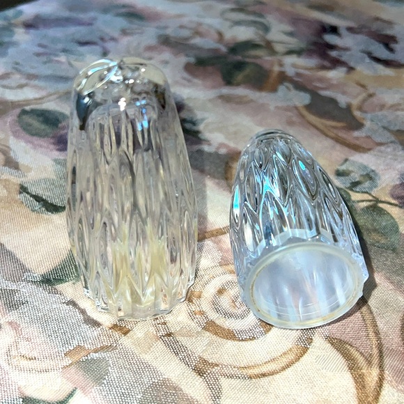 EUC Salt & Pepper shakers - Picture 4 of 8